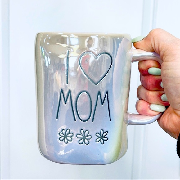 *NEW* RAE DUNN IRIDESCENT I LOVE MOM FLOWER MUG - Picture 1 of 4